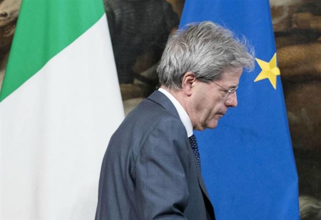 Sondaggi politici, premier Paolo Gentiloni (LaPresse)