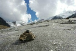 le asperità superficiali del ghiaccio amplificate dal detrito fine