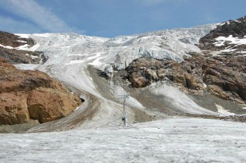 la stazione meteo sul Ghiacciaio dei Forni 