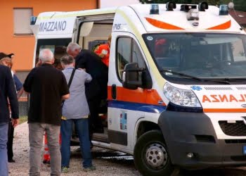 Walter_veltroni_cane_festa_unita_morso_ambulanza_lapresse_2017