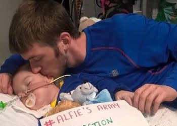 alfie_evans_bambino_granbretagna_eutanasia_fotozenit