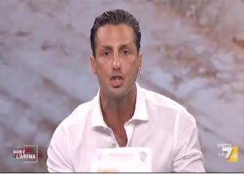 corona_2_non_e_arena