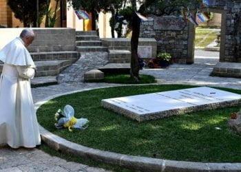papa_francesco_tomba_don_tonino_bello_molfetta_puglia_lapresse_2018