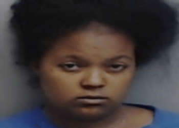 Cuoce_i_2_figli_nel_forno