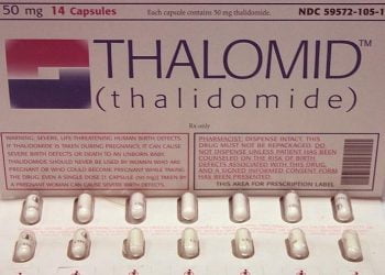 Talidomide, donna senza braccia