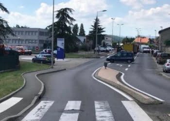 allarme_bomba_terrorismo_francia_lione_polizia_artificieri_twitter