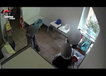 maestro maltrattamenti assolto perché maschio