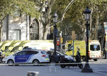 attentato_barcellona_spagna_catalogna_polizia_terrorismo_furgone_folla_rambla_lapresse_2017