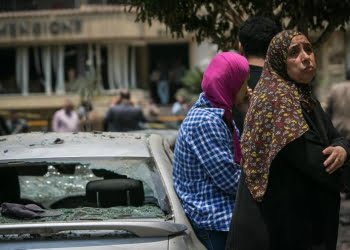 attentato_bomba_il_cairo_egitto_chiesa_donne_islam_guerra_lapresse_2017