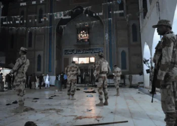 attentato_chiesa_santuario_pakistan_kamikaze_terrorismo_isis_twitter_2017