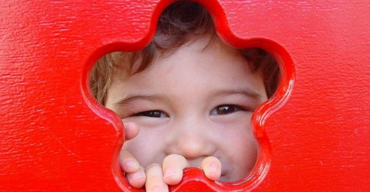 bambino_felice_sorriso_wikipedia_2017