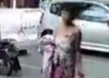 donna_partorisce_strada_mirror