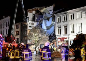 esplosione_pizzeria_palazzina_anversa_belgio_soccorsi_vigili_twitter_2018