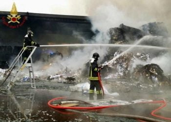 incendio_cologno_monzese_cartiera_vigili_fuoco_rogo_twitter_2018