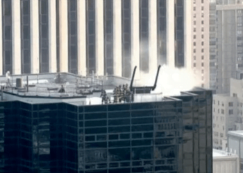 incendio_trump_tower_new_york_fiamme_tetto_twitter_2018