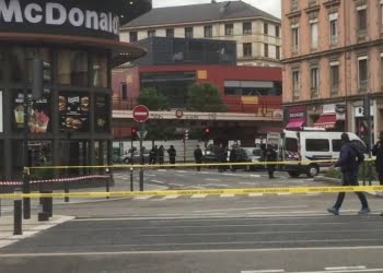 mcdonalds_grenoble_francia_terrorismo_bomba_polizia_dailymotion_2017