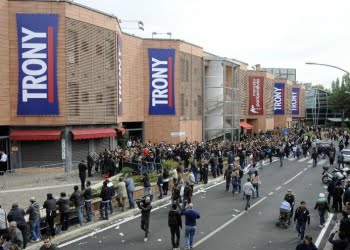 negozi_trony_centro_commerciale_lapresse_2017