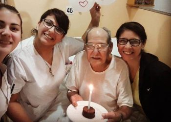 oscar_84enne_finge_mal_di_testa_per_non_stare_solo