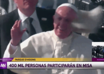 papa_francesco_colpito_giornale_cile_youtube_2018