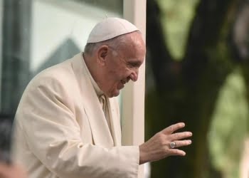 papa_francesco_zoom8_lapresse_2017