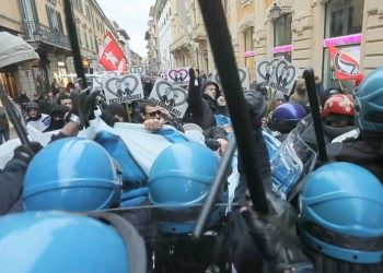 scontri_polizia_salvini_comizio_antagonisti_twitter_2018