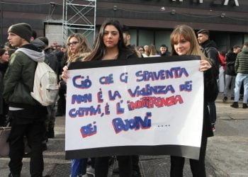 scuola_studenti_giovani_napoli_scampia_babygang_lapresse_2018