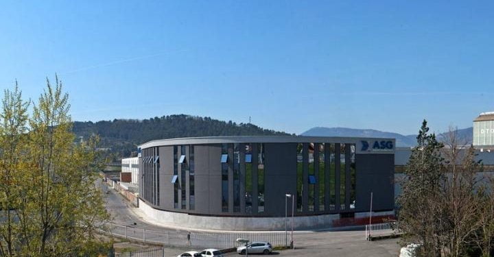 super_magnete_fusione_nucleare_stabilimento_laspezia_asg_superconductors_2017