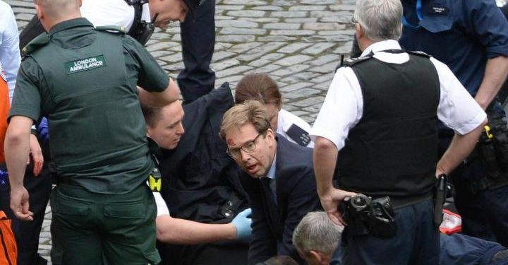 tobias_ellwood_deputato_tory_attentato_londra_poliziotto_lapresse_2017