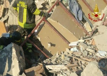 torre_annunziata_crollo_1_vigili_del_fuoco_2017