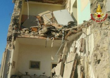 torre_annunziata_crollo_vigili_del_fuoco_2017