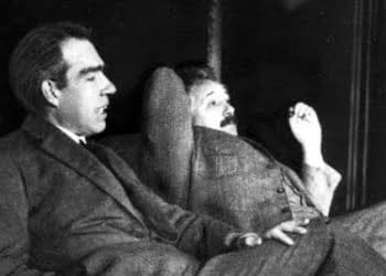Niels_Bohr_Albert_Einstein_by_EhrenfestR439