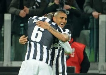 Pogba_Vidal_abbraccio