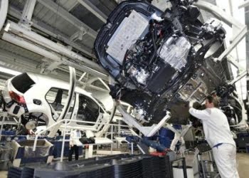 impresa_fabbrica_industria_azienda_catena_di_montaggio_settore_produttivo