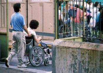 infophoto_portatori_di_handicap-handicappati-disabile_carrozzella_R439