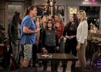 kat_dennings_beth_behrs_2brokegirls_facebook