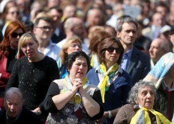 papa_francesco_milano_folla_lapresse_2017