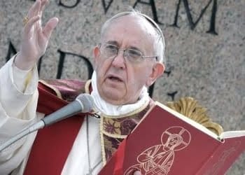 papafrancesco_benedizione2R439