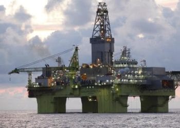 petrolio_piattaforma_trivellaR439