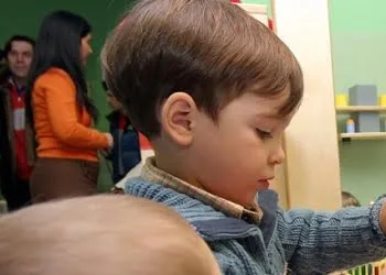 scuola_asilo_bambinoR439