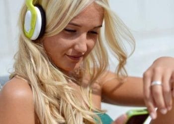 scuola_studentessa_digitaleR439