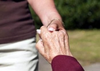 Anziani_Mano_CuraR400