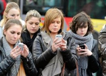 Cellulari_Telefonini_RagazzeR400