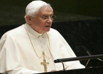 benedettoXVI2R375_22dic08