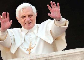 benedettoxvi_saluto_finestraR375