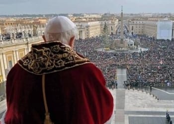 benedettoxvi_spalle_elezioneR400