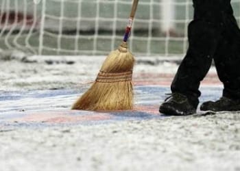 neve_scopa_stadio_R400