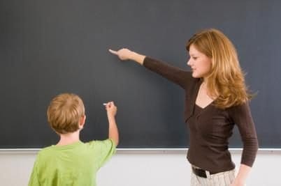 scuola_insegnante_lavagnaR400