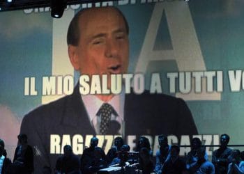 silvio_berlusconi_saluto