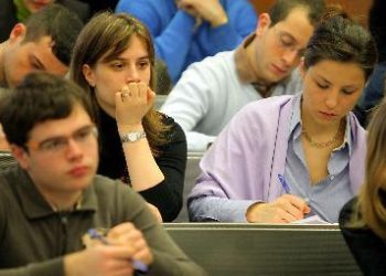 studenti_scuola_appuntiR375