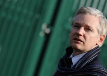 wikileaks_assange_ppianoR400